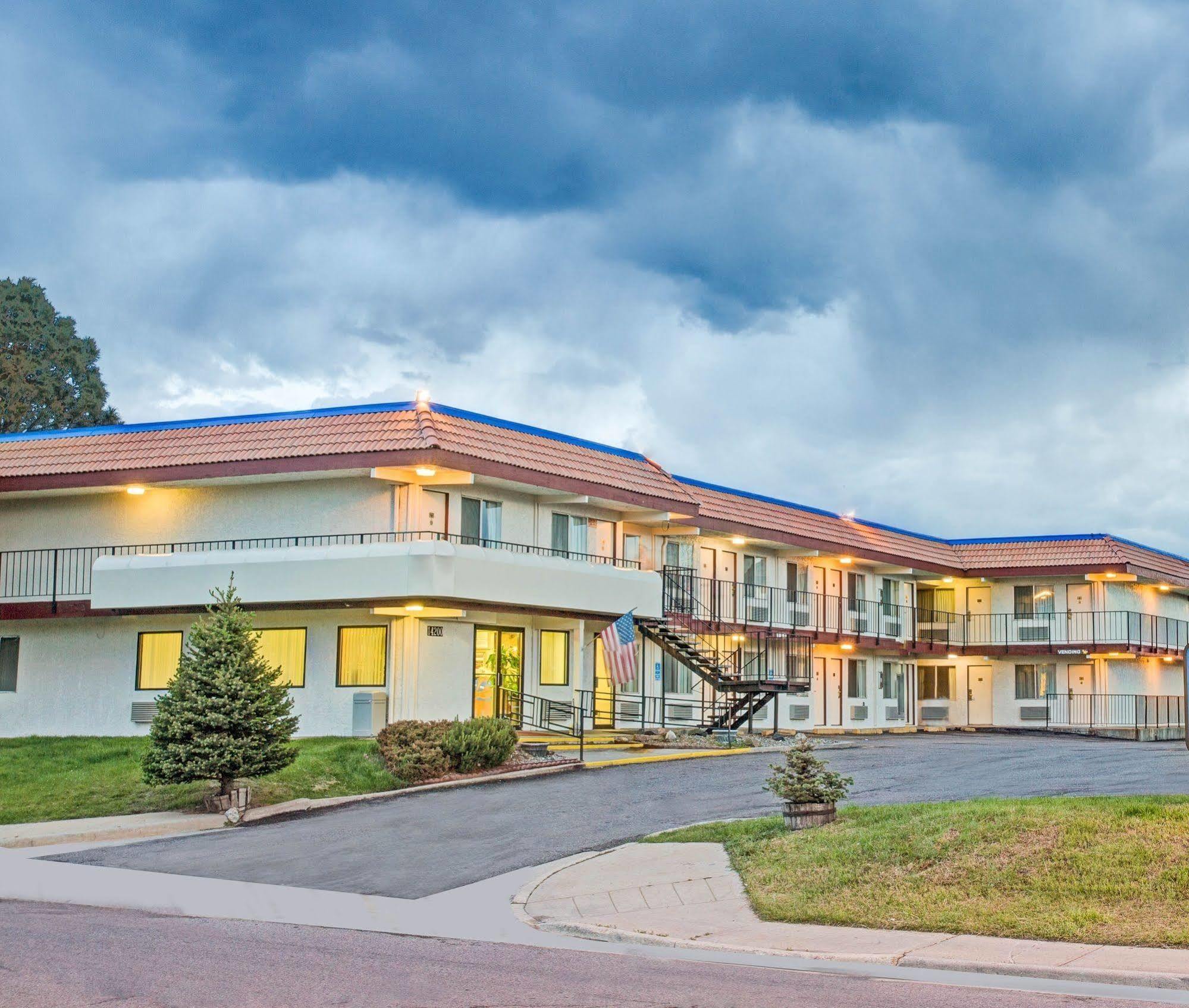Knights Inn Аврора Экстерьер фото